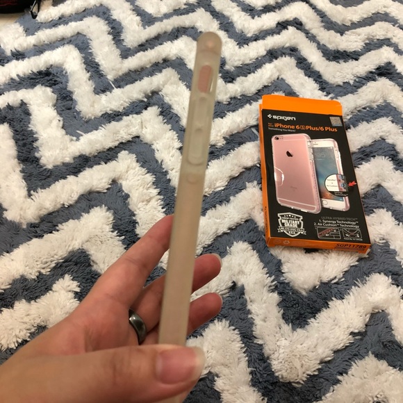 Spigen iPhone 6s Plus case - Picture 2 of 5